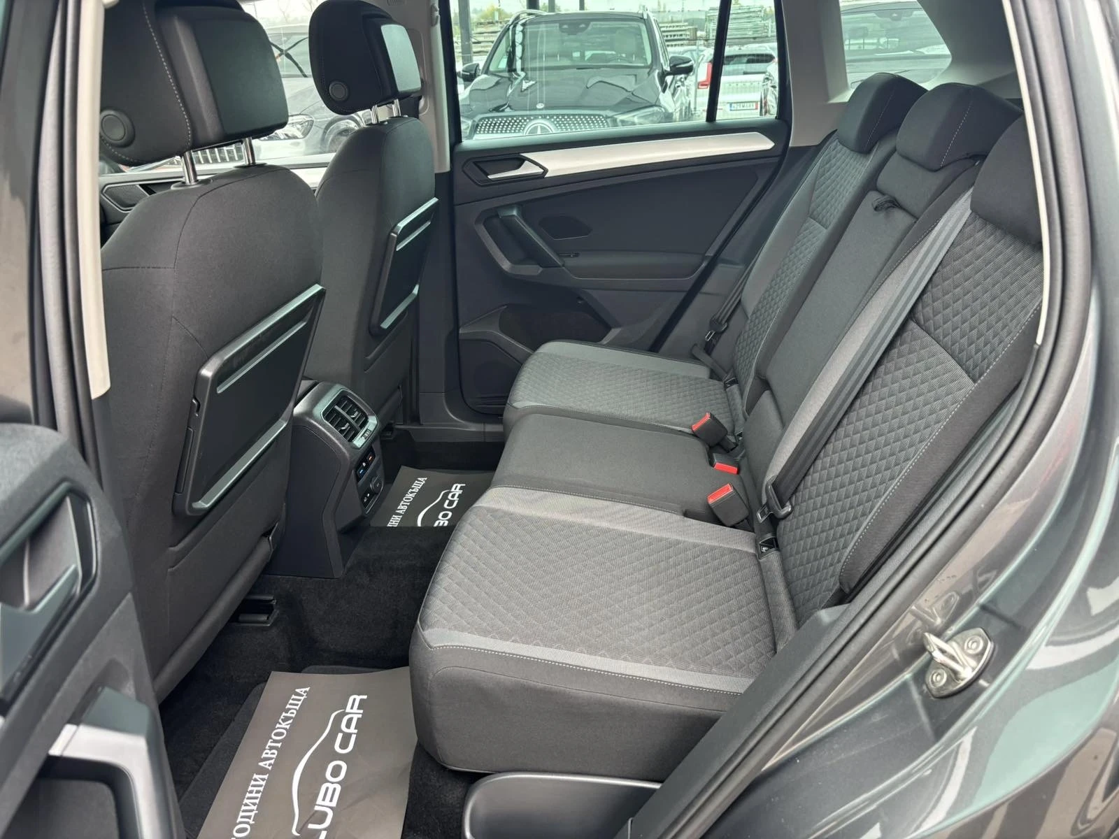 VW Tiguan 2.0D-4x4-AUTOMAT-TOP, снимка 13 - Автомобили и джипове - 56660324
