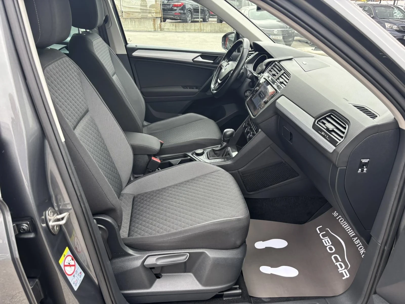 VW Tiguan 2.0D-4x4-AUTOMAT-TOP, снимка 14 - Автомобили и джипове - 56660324