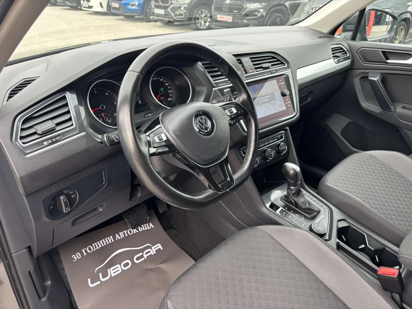VW Tiguan 2.0D-4x4-AUTOMAT-TOP, снимка 10 - Автомобили и джипове - 56660324