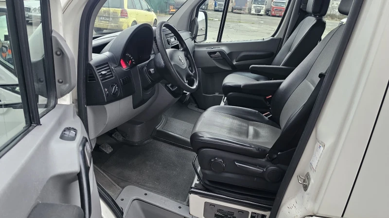 VW Crafter  Два климатика - печка-платформа, снимка 5 - Бусове и автобуси - 49350178