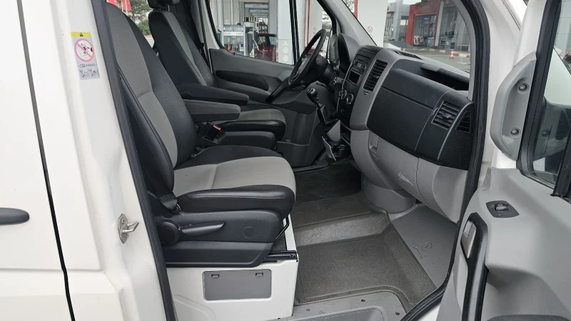 VW Crafter  Два климатика - печка-платформа, снимка 8 - Бусове и автобуси - 49350178