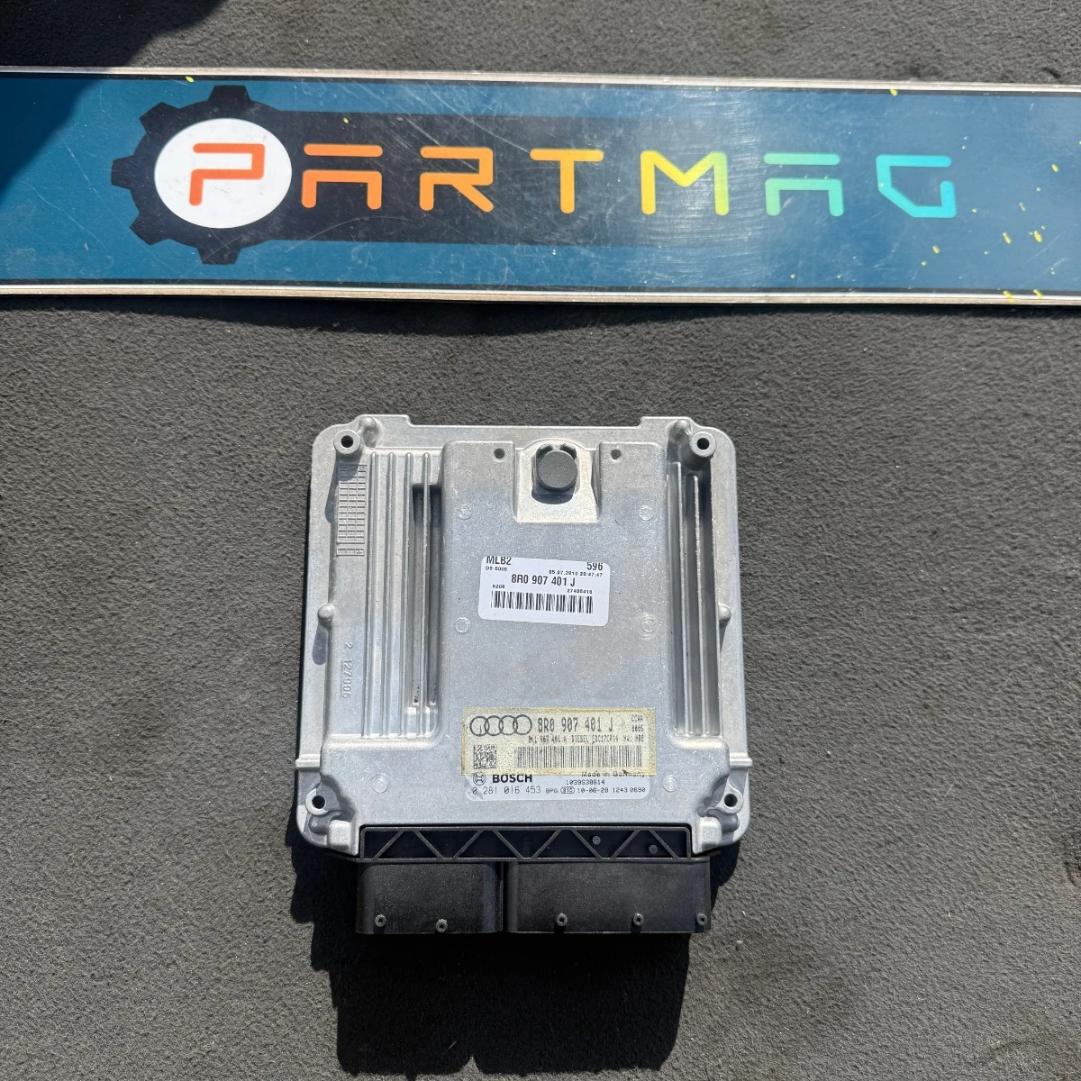 Компютър за управление на двигателя ECU Audi 30 TDI 8R0907401J-273