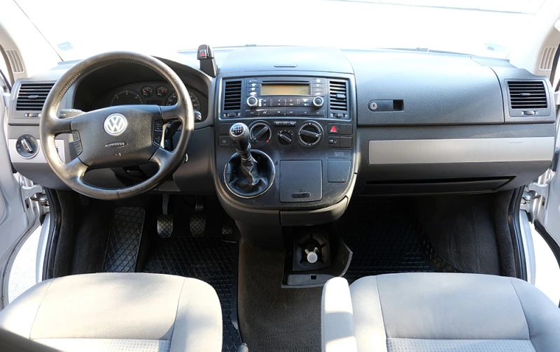 VW Multivan, снимка 3 - Автомобили и джипове - 47492649