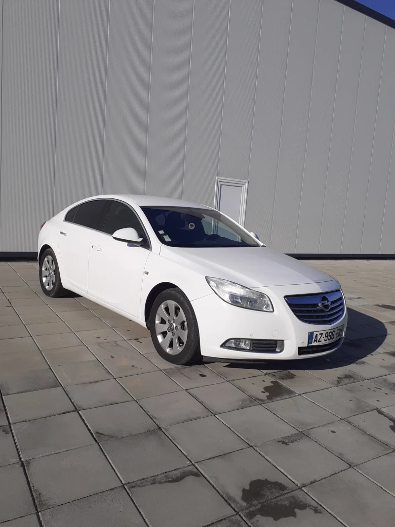 Opel Insignia, снимка 1 - Автомобили и джипове - 48408582