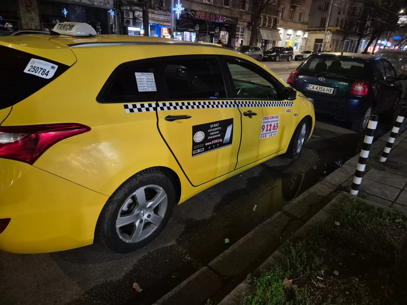 Hyundai I30    Комби, снимка 2 - Автомобили и джипове - 52682579