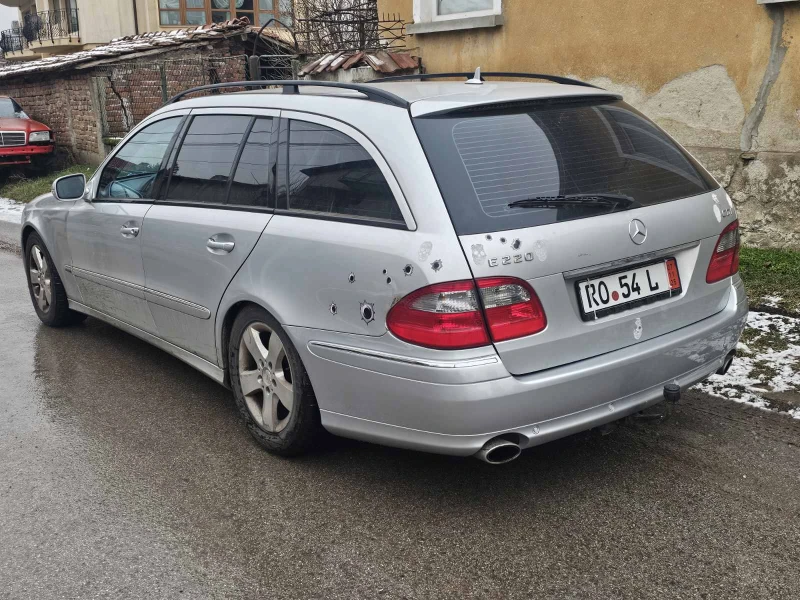 Mercedes-Benz E 220 2.2CDI AVANGARD, снимка 4 - Автомобили и джипове - 53195968