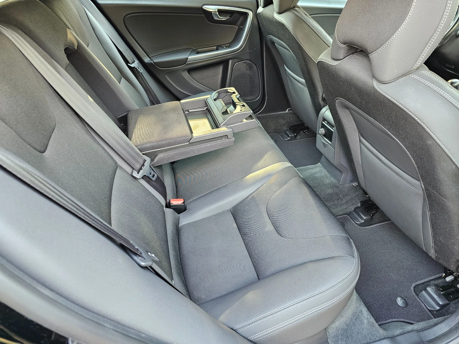 Volvo V60  - изображение 7