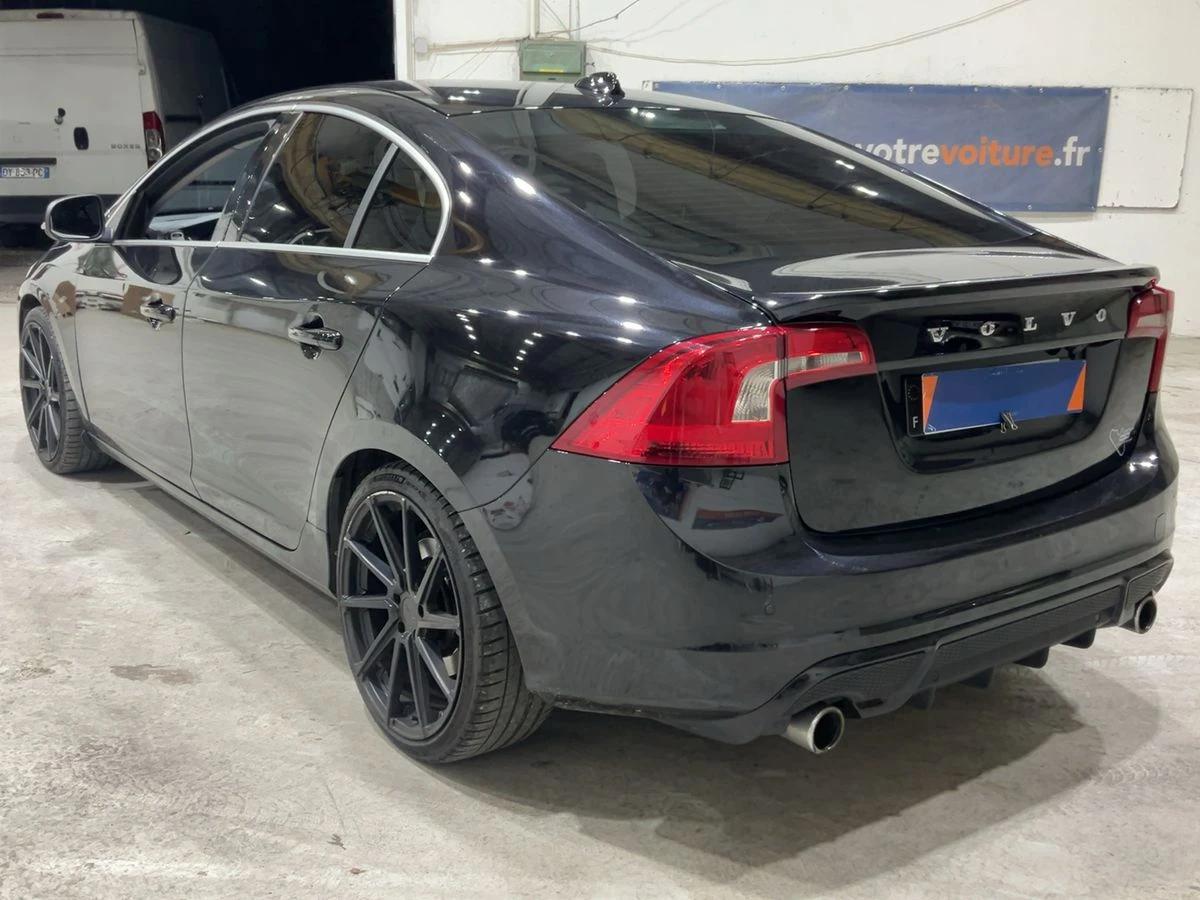 Volvo S60 T6 R-Design AWD/История/Гаранция/Камера/Подгрев, снимка 3 - Автомобили и джипове - 53808850