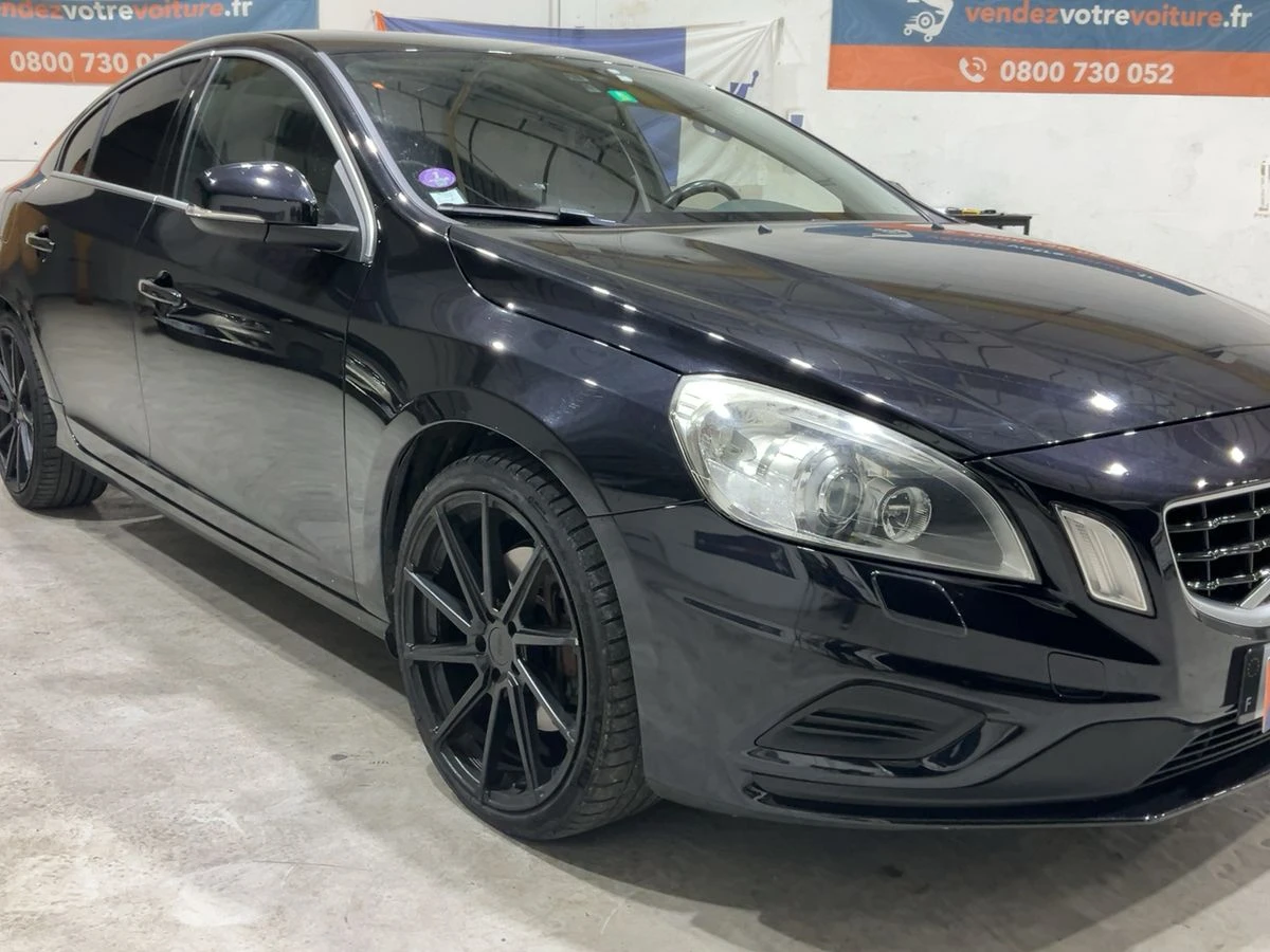 Volvo S60 T6 R-Design AWD/История/Гаранция/Камера/Подгрев, снимка 2 - Автомобили и джипове - 53808850