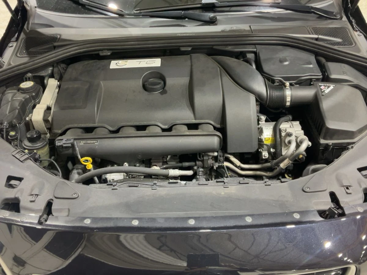 Volvo S60 T6 R-Design AWD/История/Гаранция/Камера/Подгрев, снимка 9 - Автомобили и джипове - 53808850