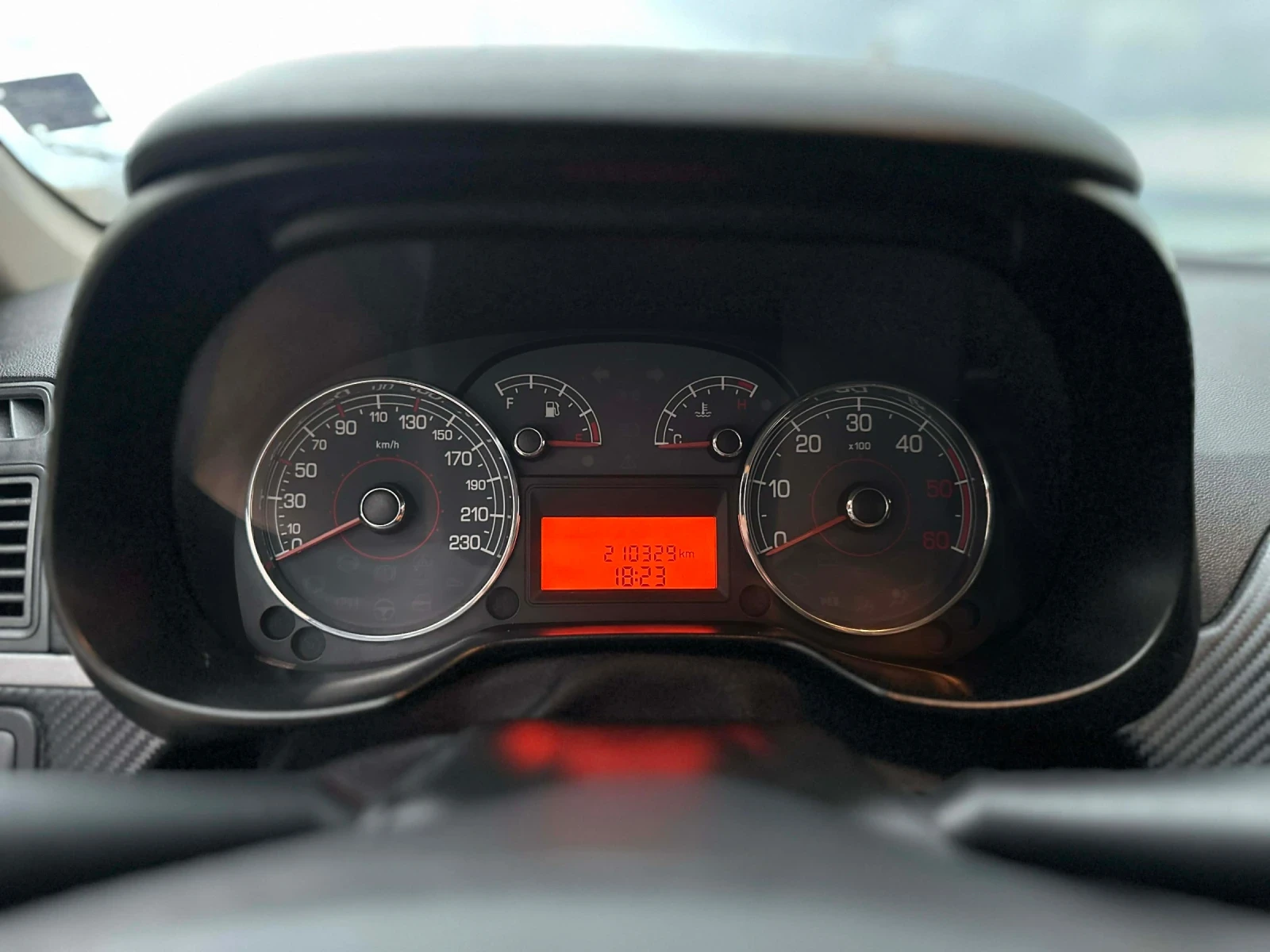 Fiat Punto, снимка 14 - Автомобили и джипове - 53953133