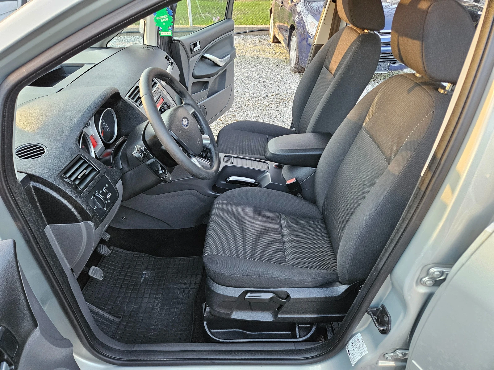 Ford C-max 1.6CDTI Facelift, снимка 9 - Автомобили и джипове - 54126903