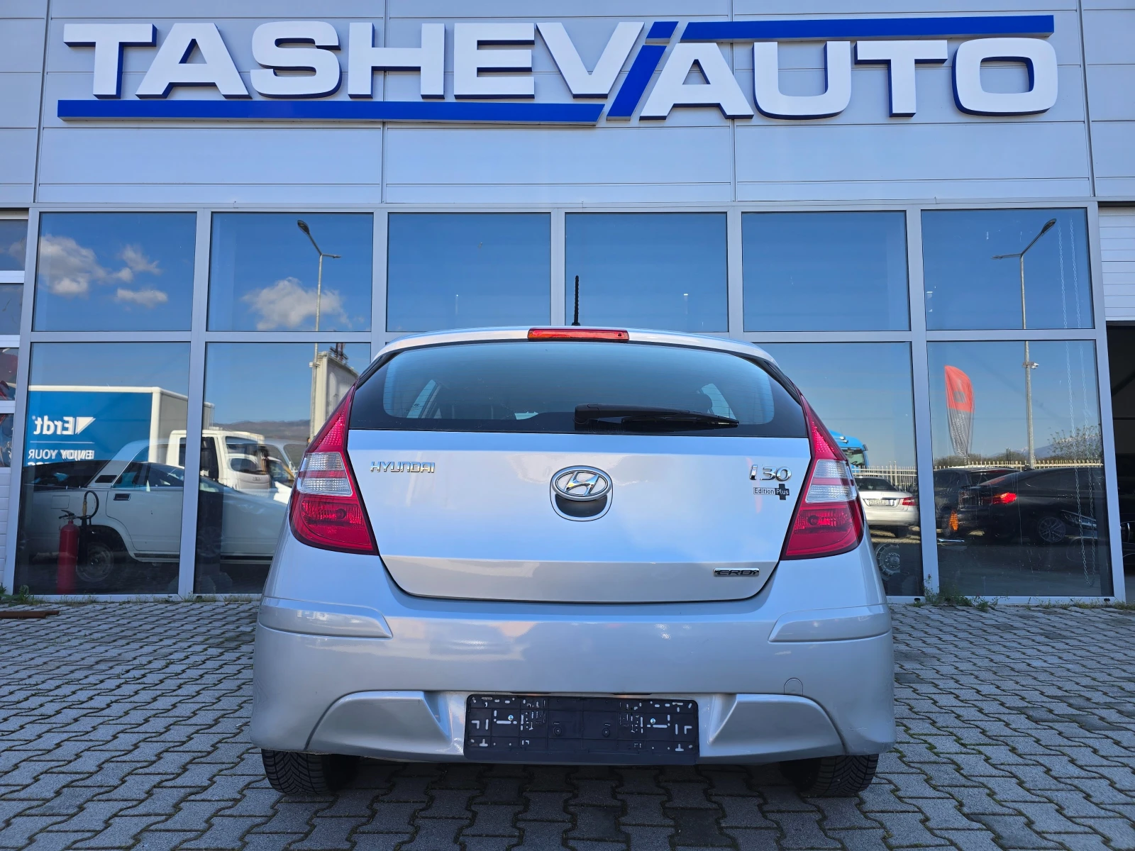 Hyundai I30 1.6 CRDi !! 6-скорости !!, снимка 8 - Автомобили и джипове - 54210713