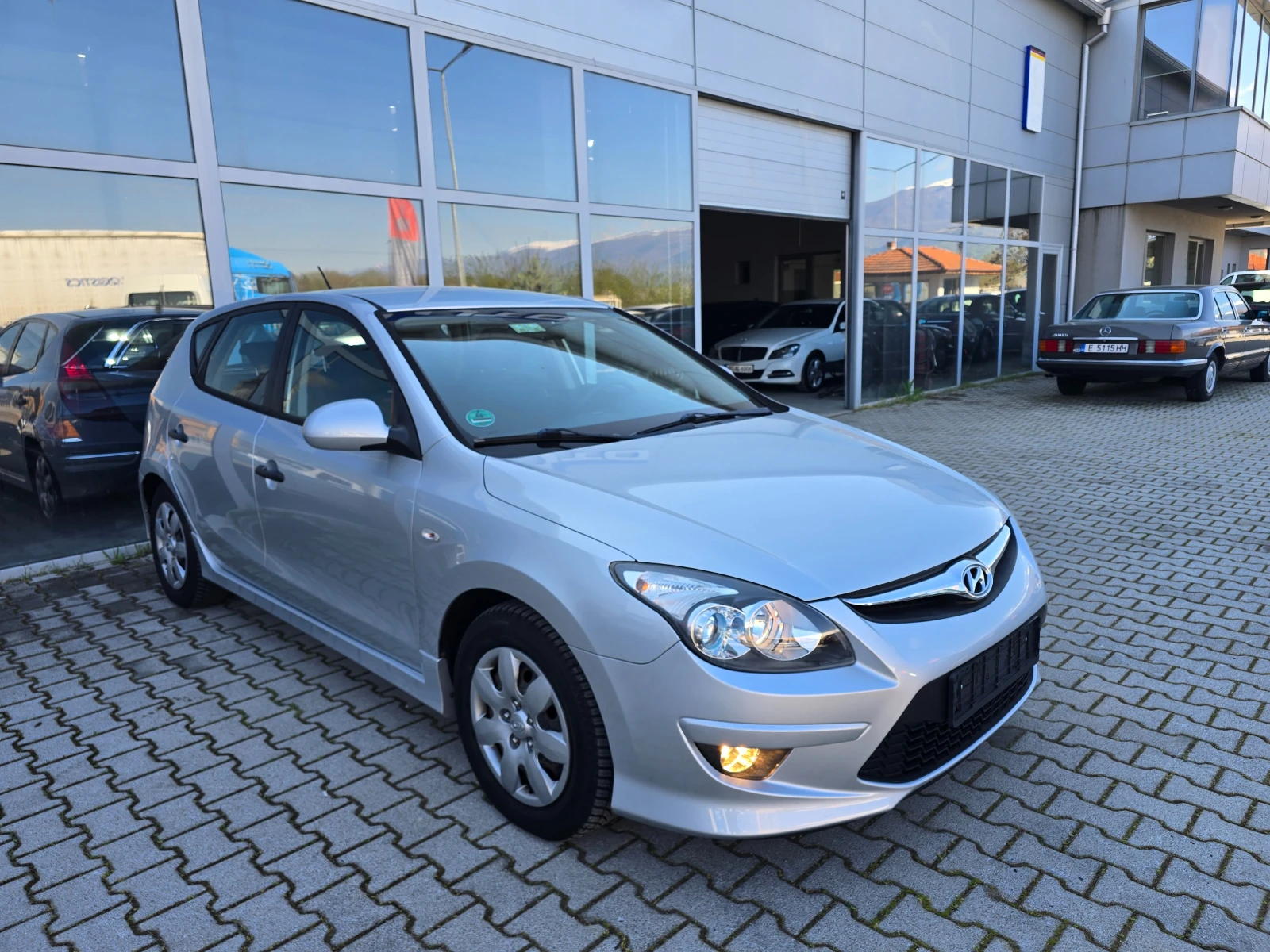 Hyundai I30 1.6 CRDi !! 6-скорости !!, снимка 2 - Автомобили и джипове - 54210713