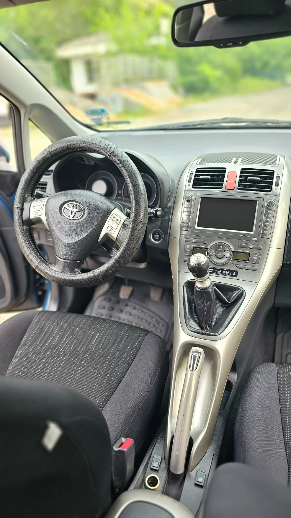 Toyota Auris 2.D4D, снимка 13 - Автомобили и джипове - 54780648
