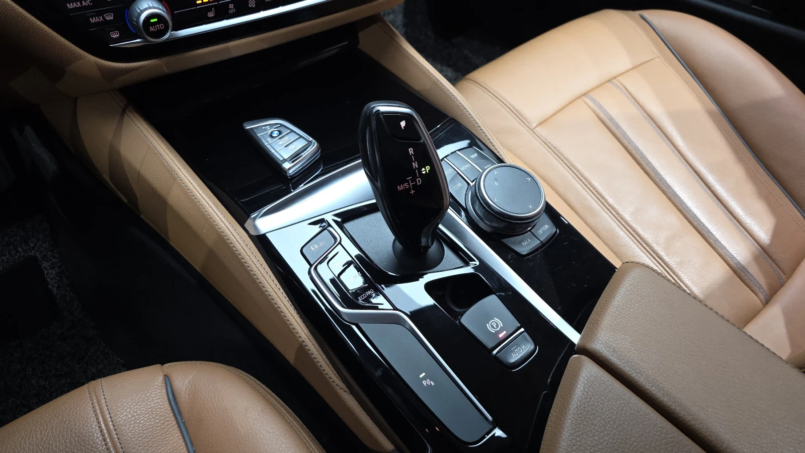 BMW 520 ЕЛ. БАГАЖНИК* HUD* BLIND SPOT* ЛЮК* КРАЙНА ЦЕНА, снимка 9 - Автомобили и джипове - 55344731