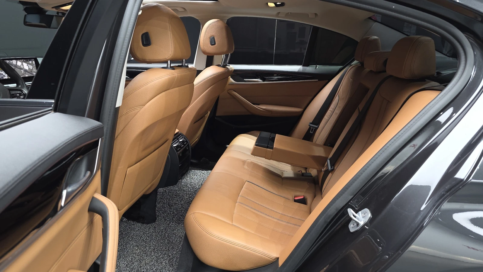 BMW 520 ЕЛ. БАГАЖНИК* HUD* BLIND SPOT* ЛЮК* КРАЙНА ЦЕНА, снимка 12 - Автомобили и джипове - 55344731