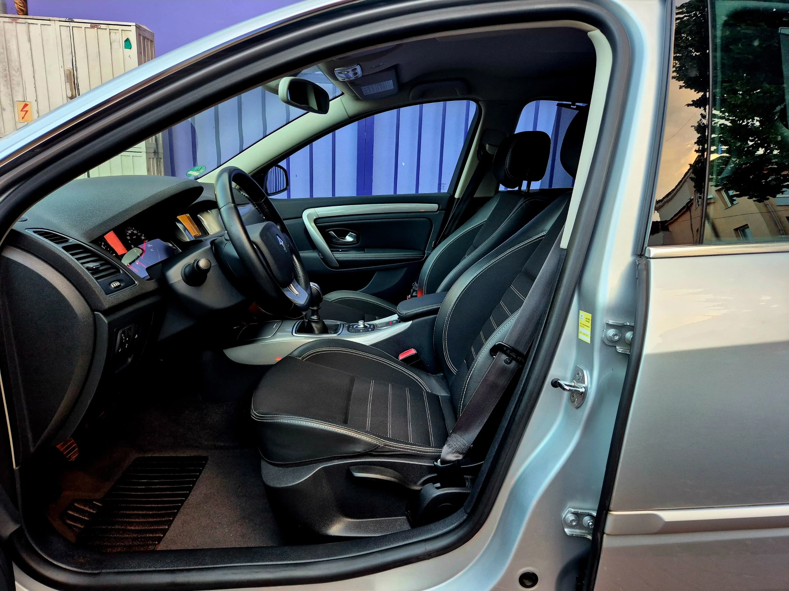Renault Laguna 2.0i-FACE LIFT- 6speed-кожа-нави, снимка 12 - Автомобили и джипове - 55426530