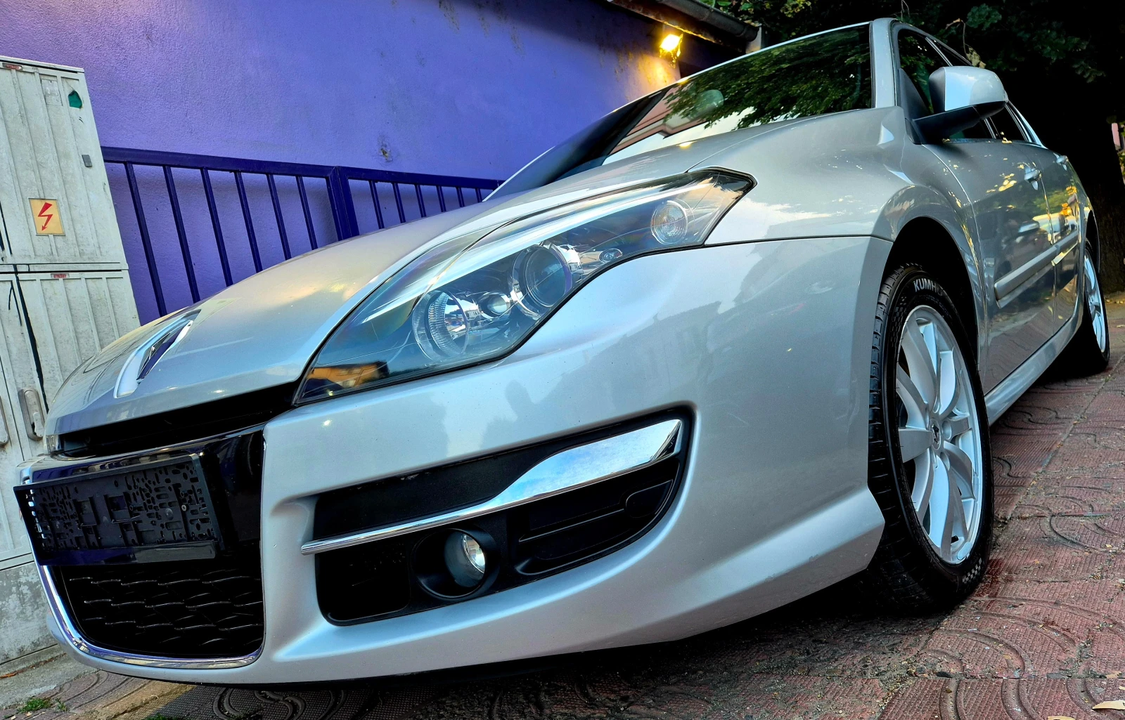 Renault Laguna 2.0i-FACE LIFT- 6speed-кожа-нави, снимка 9 - Автомобили и джипове - 55426530