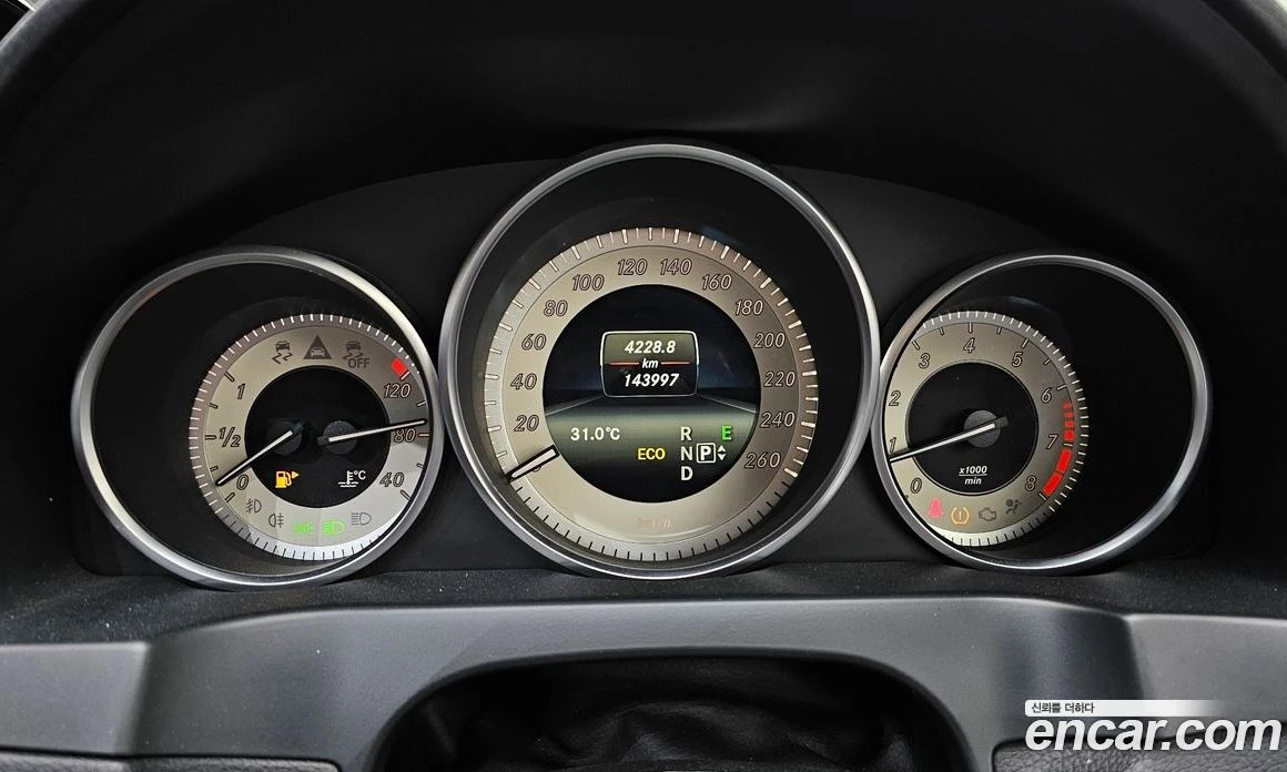 Mercedes-Benz E 200 Cabriolet, снимка 8 - Автомобили и джипове - 55794789