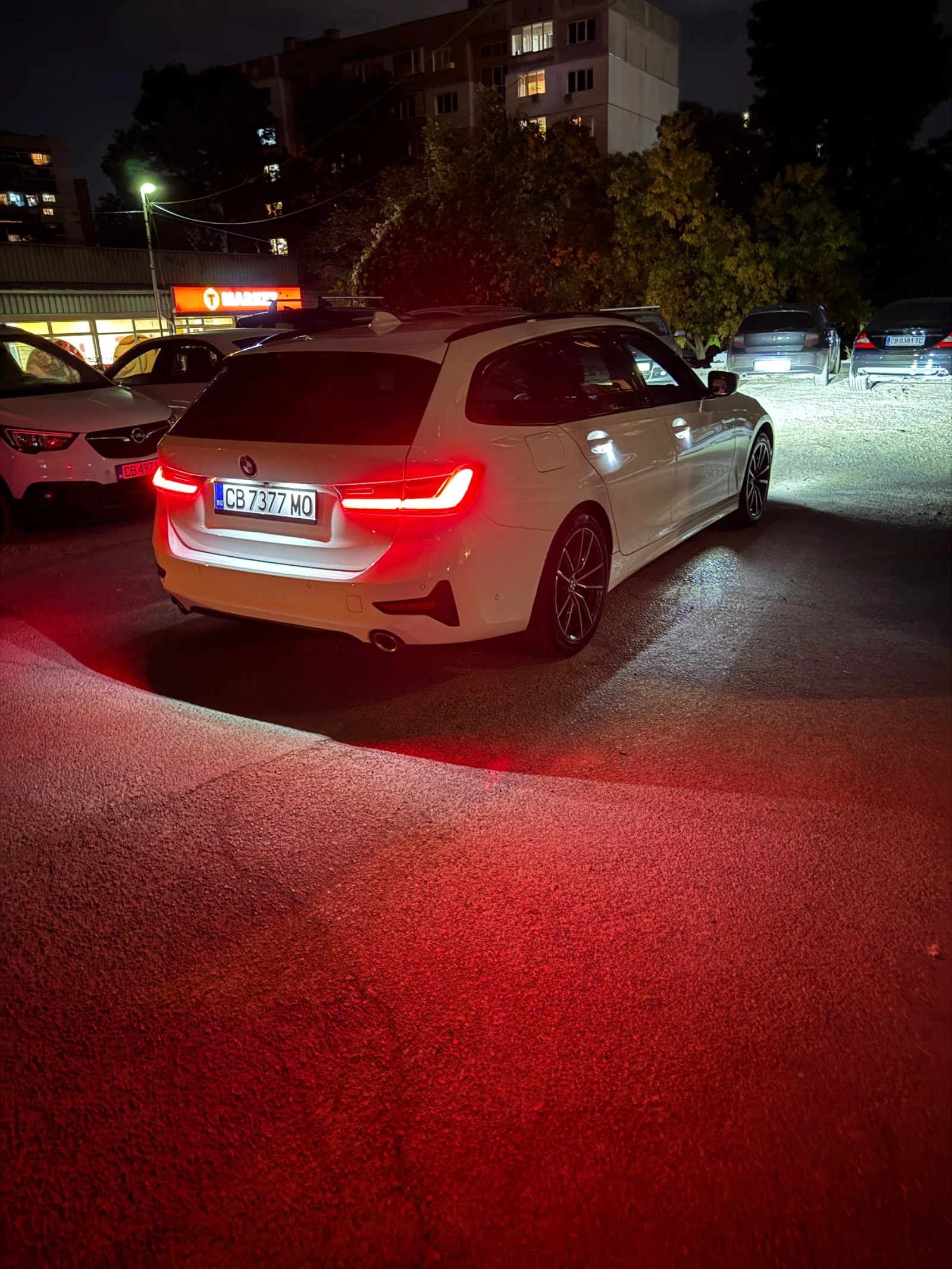 BMW 320 320d Mild hibryd Само на задно, снимка 15 - Автомобили и джипове - 56171262
