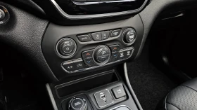 Jeep Cherokee 2.4* ЛЮК* KEYLESS* ПОДГРЕВ ВОЛАН* КРАЙНА ЦЕНА, снимка 17