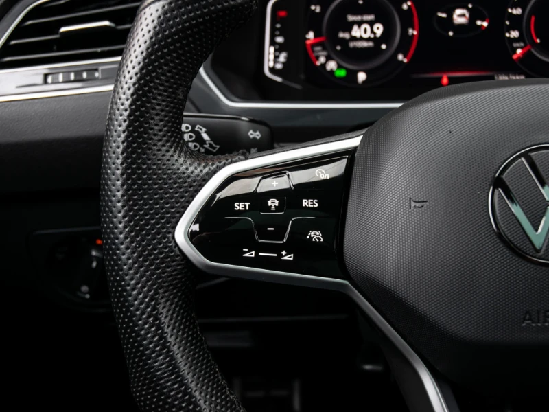 VW Tiguan 2023* HIGHLINE R-LINE* 7 PASS* FENDER AUDIO* LANE , снимка 6 - Автомобили и джипове - 53135996