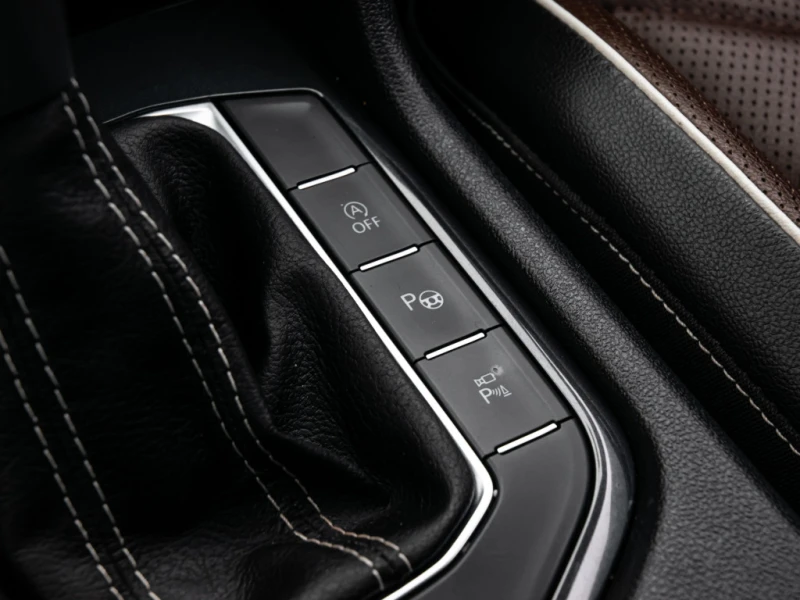 VW Tiguan 2023* HIGHLINE R-LINE* 7 PASS* FENDER AUDIO* LANE , снимка 11 - Автомобили и джипове - 53135996