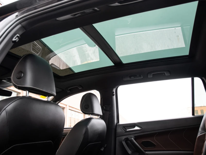 VW Tiguan 2023* HIGHLINE R-LINE* 7 PASS* FENDER AUDIO* LANE , снимка 15 - Автомобили и джипове - 53135996