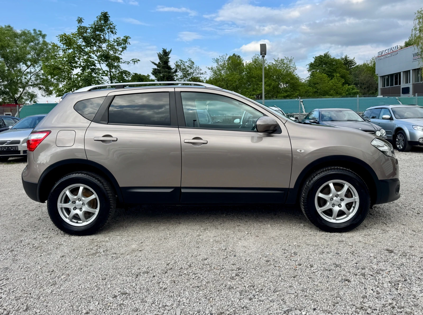 Nissan Qashqai 2.0i 4х4            ТОП СЪСТОЯНИЕ !!!  - изображение 6