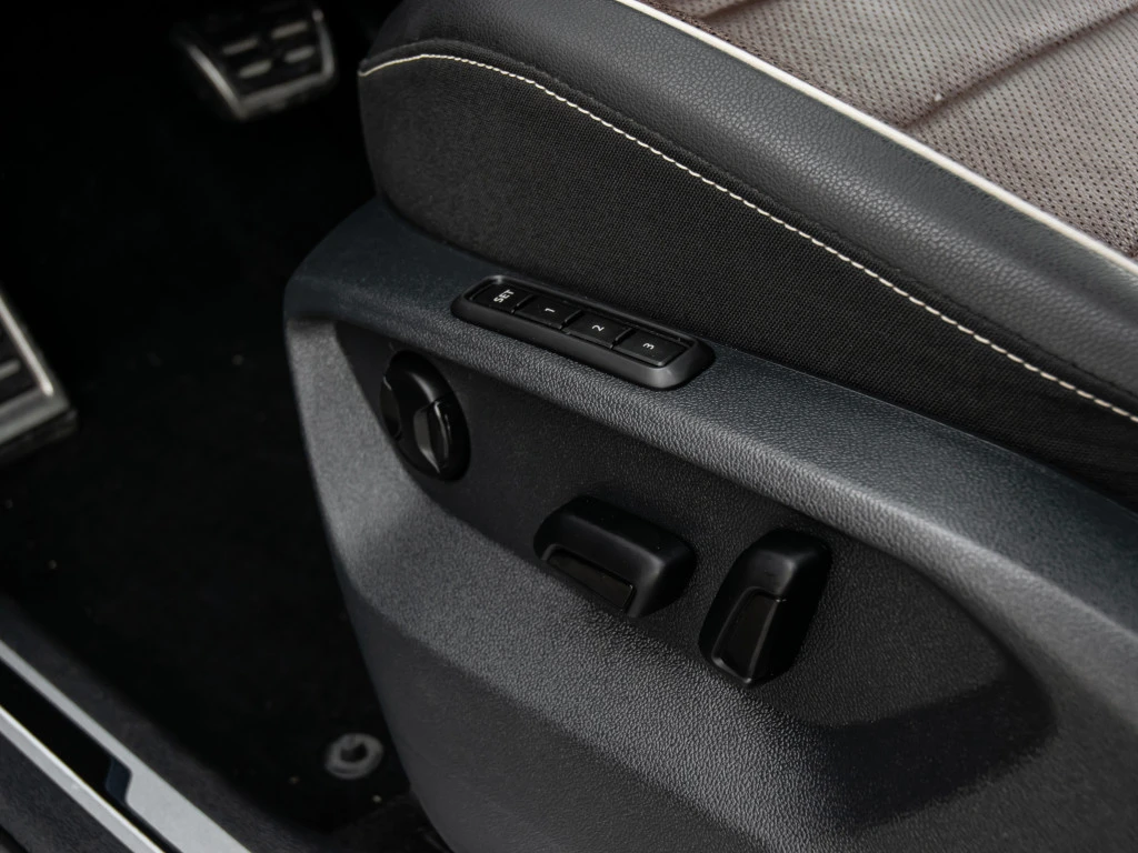 VW Tiguan 2023* HIGHLINE R-LINE* 7 PASS* FENDER AUDIO* LANE  | Mobile.bg � ����������� 13