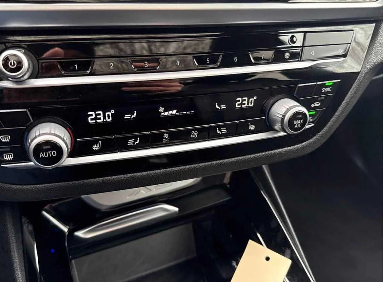 BMW X3 * xDrive30i * CARFAX * Дигитално табло * Два ключа, снимка 15 - Автомобили и джипове - 53965013