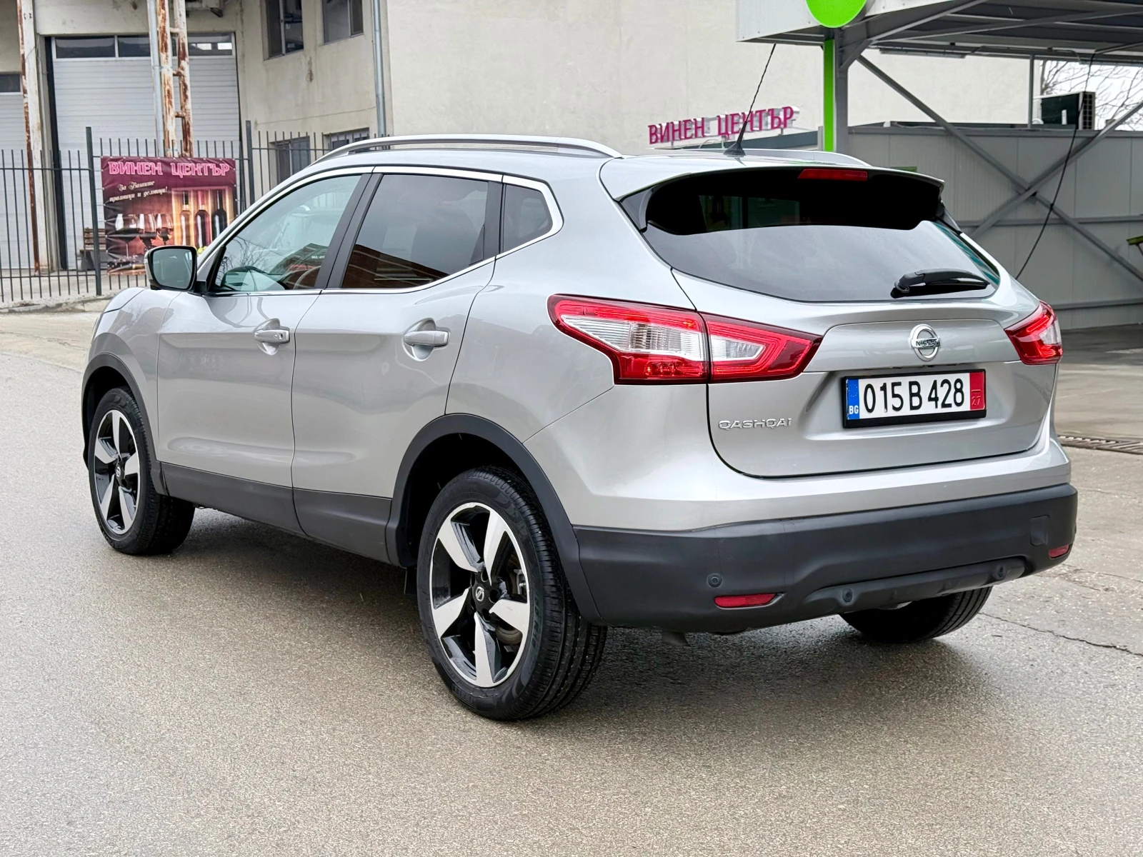 Nissan Qashqai 1.6DCI* TEKNA* Автомат* Euro6B* 360Камери* Full* Л, снимка 2 - Автомобили и джипове - 54072436