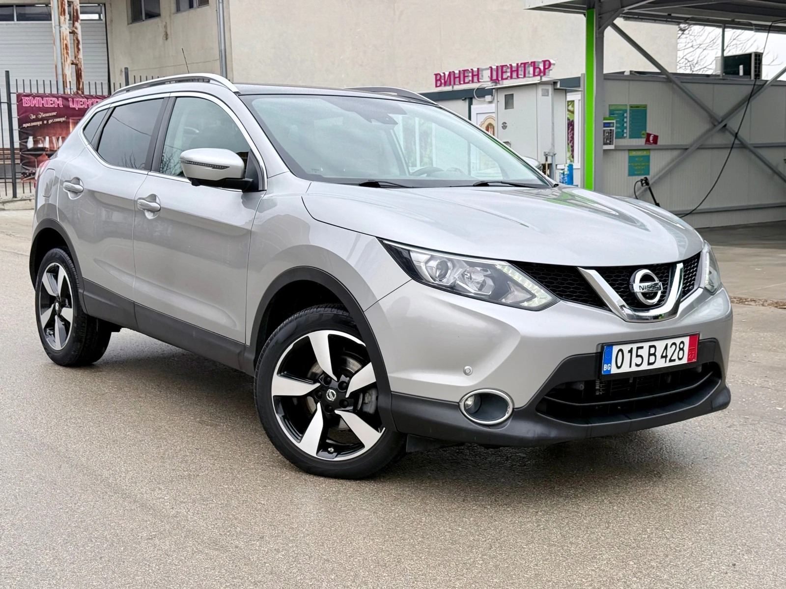 Nissan Qashqai 1.6DCI* TEKNA* Автомат* Euro6B* 360Камери* Full* Л, снимка 5 - Автомобили и джипове - 54072436