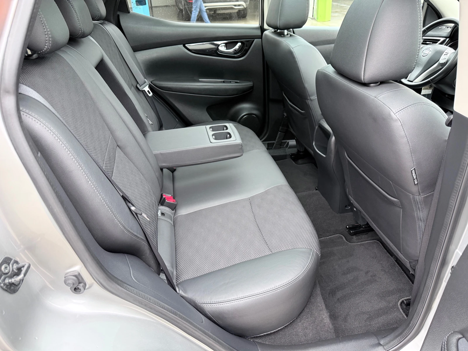 Nissan Qashqai 1.6DCI* TEKNA* Автомат* Euro6B* 360Камери* Full* Л, снимка 9 - Автомобили и джипове - 54072436