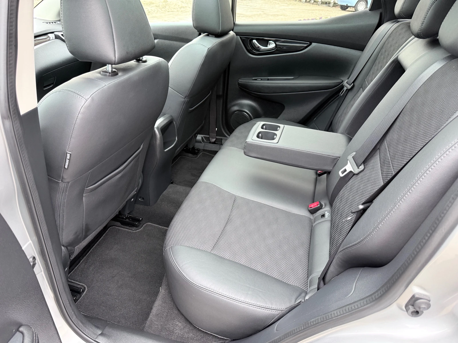 Nissan Qashqai 1.6DCI* TEKNA* Автомат* Euro6B* 360Камери* Full* Л, снимка 8 - Автомобили и джипове - 54072436