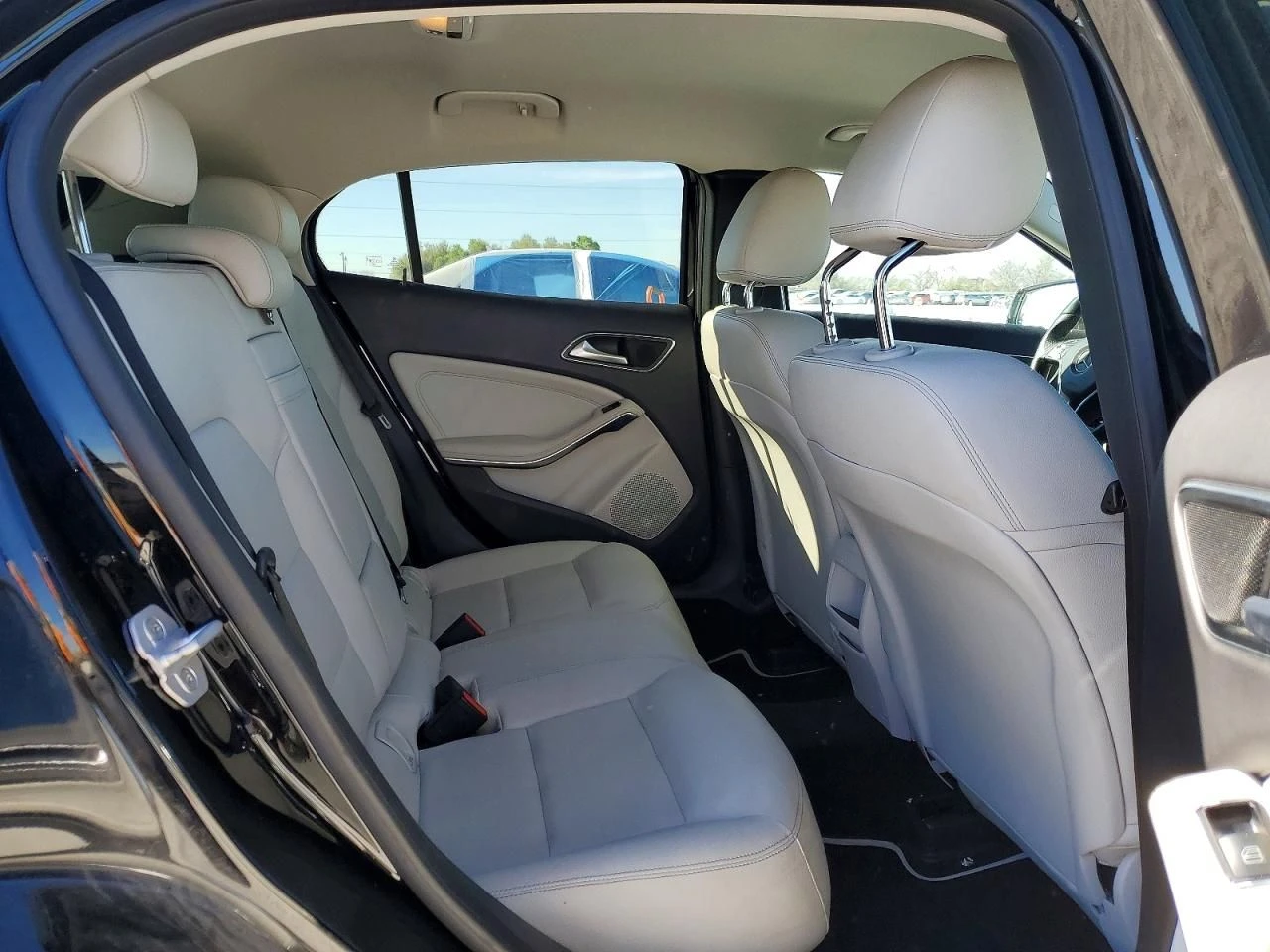 Mercedes-Benz GLA 250, снимка 11 - Автомобили и джипове - 54157783