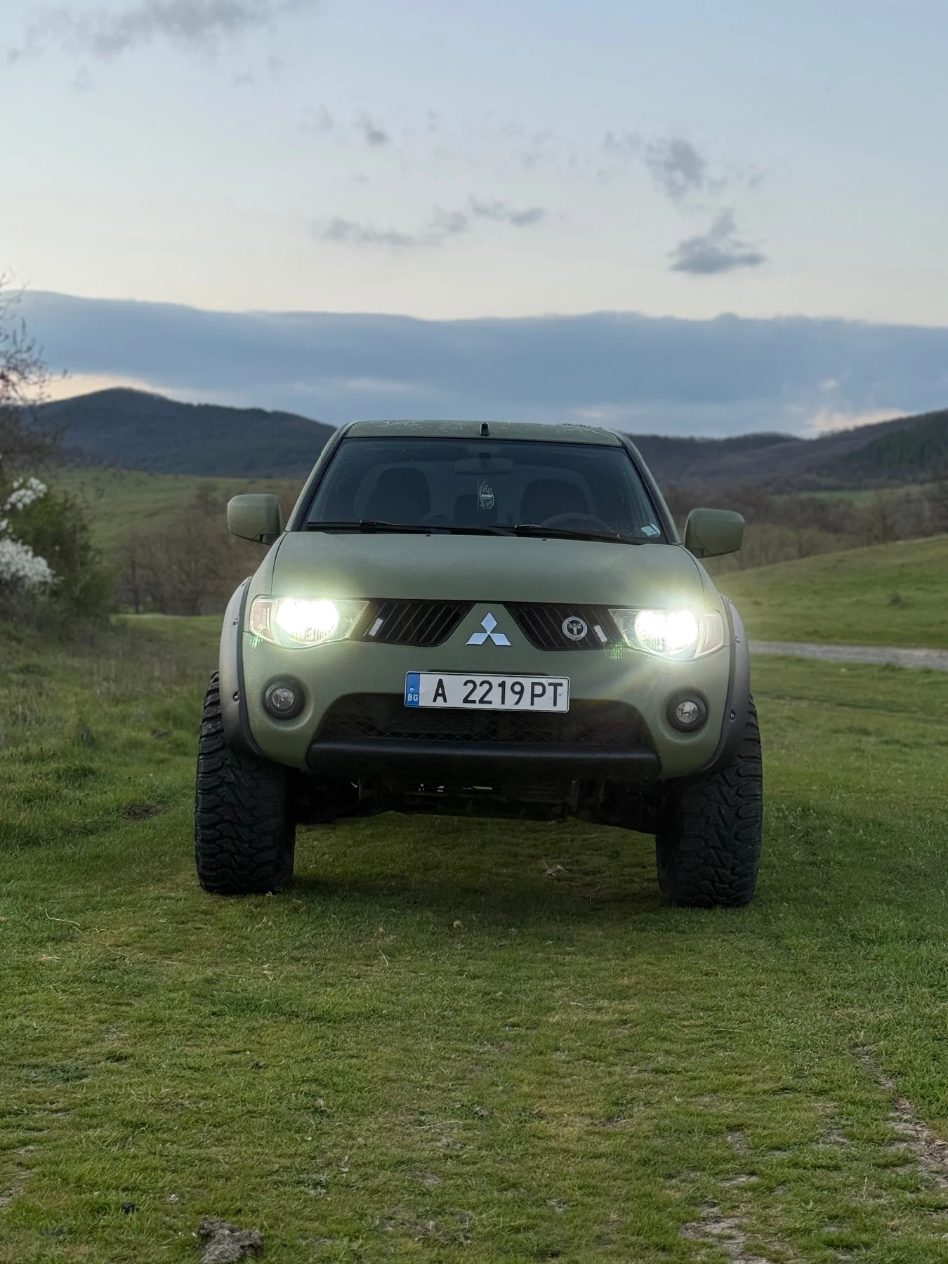 Mitsubishi L200 2.5, снимка 2 - Автомобили и джипове - 54239672