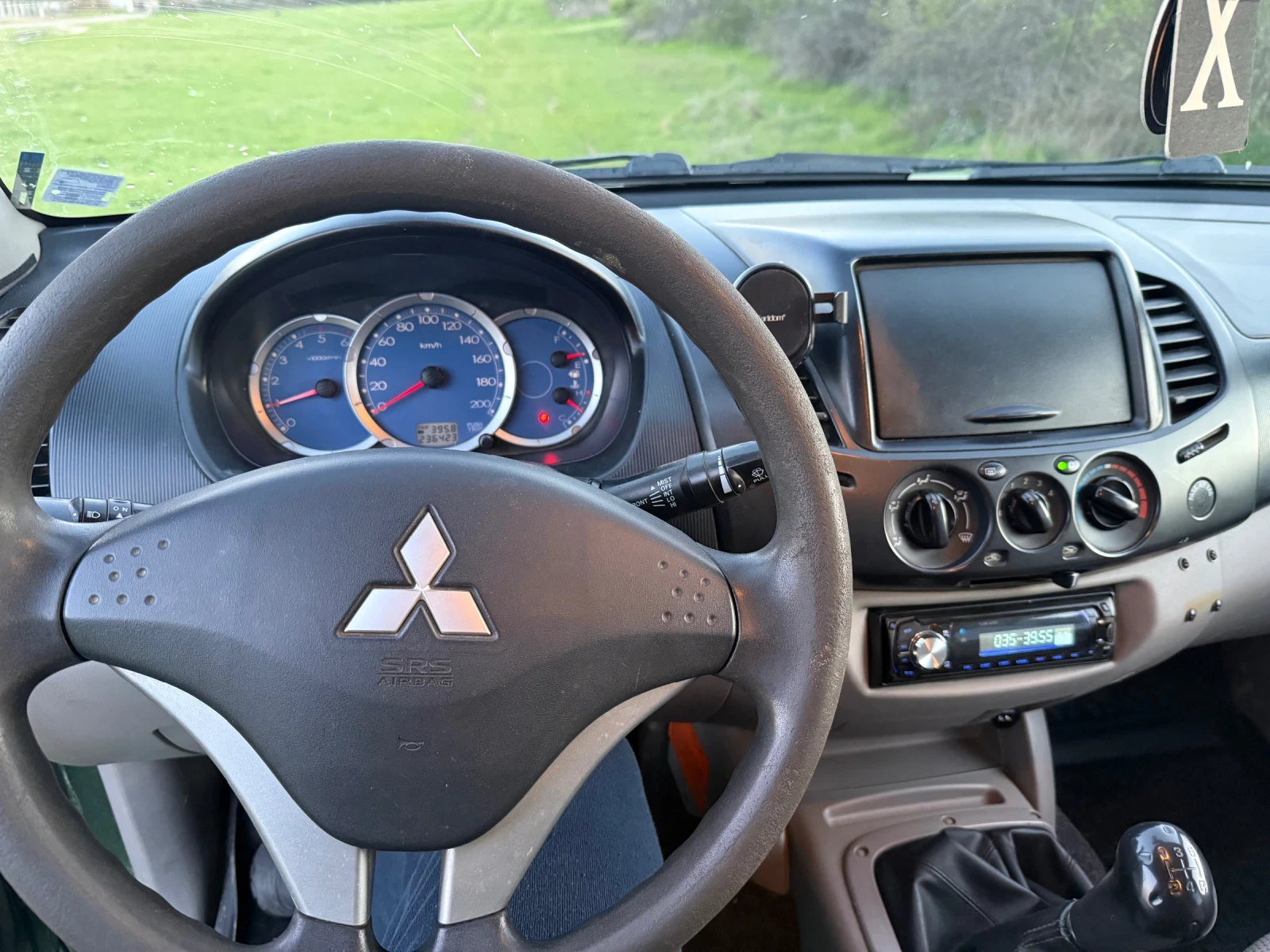 Mitsubishi L200 2.5, снимка 12 - Автомобили и джипове - 54239672