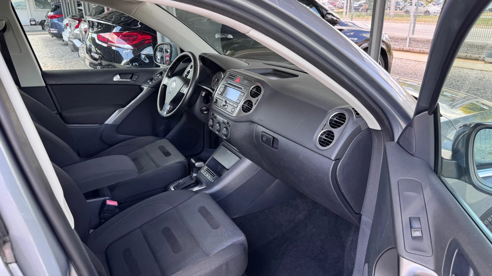 VW Tiguan 2.0TDI 140кс DSG 4MOTION* HIGHLINE* , снимка 9 - Автомобили и джипове - 55050025
