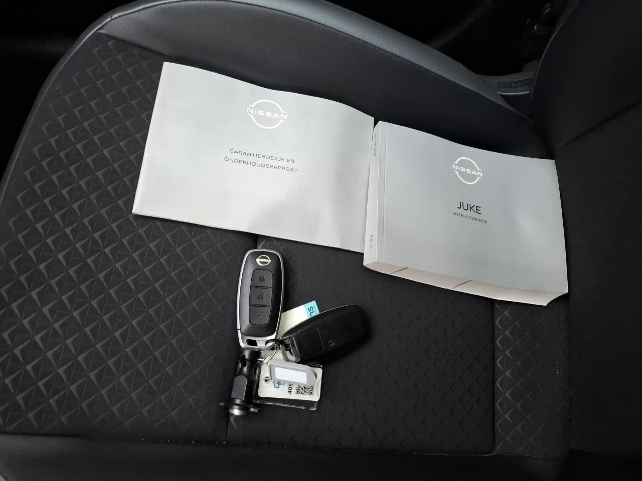 Nissan Juke 1.0 DIG-T N-Design, снимка 6 - Автомобили и джипове - 55294427
