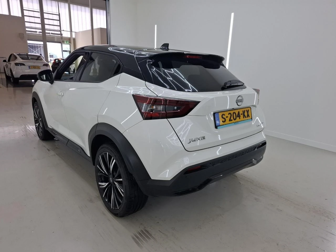 Nissan Juke 1.0 DIG-T N-Design, снимка 3 - Автомобили и джипове - 55294427