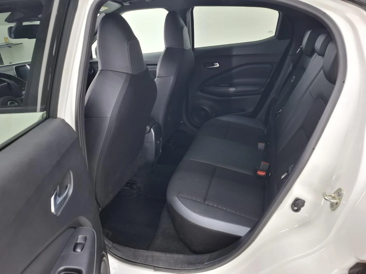 Nissan Juke 1.0 DIG-T N-Design, снимка 10 - Автомобили и джипове - 55294427