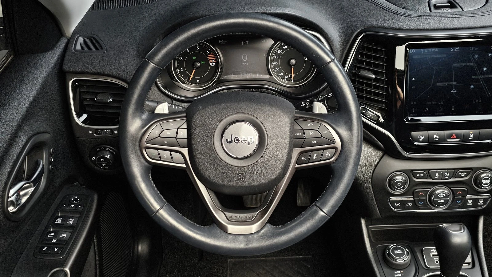 Jeep Cherokee 2.4* ЛЮК* KEYLESS* ПОДГРЕВ ВОЛАН* КРАЙНА ЦЕНА, снимка 13 - Автомобили и джипове - 55318866