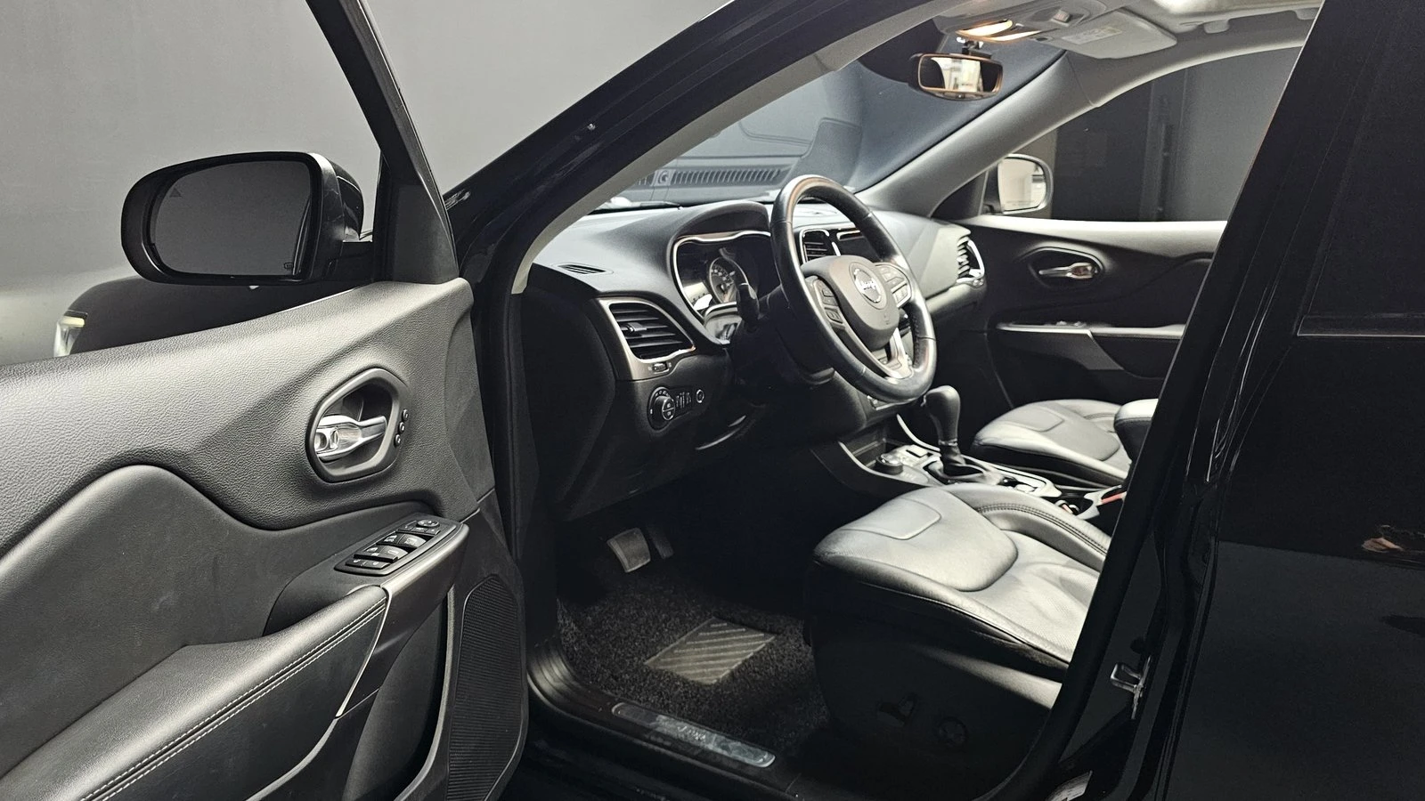 Jeep Cherokee 2.4* ЛЮК* KEYLESS* ПОДГРЕВ ВОЛАН* КРАЙНА ЦЕНА, снимка 10 - Автомобили и джипове - 55318866