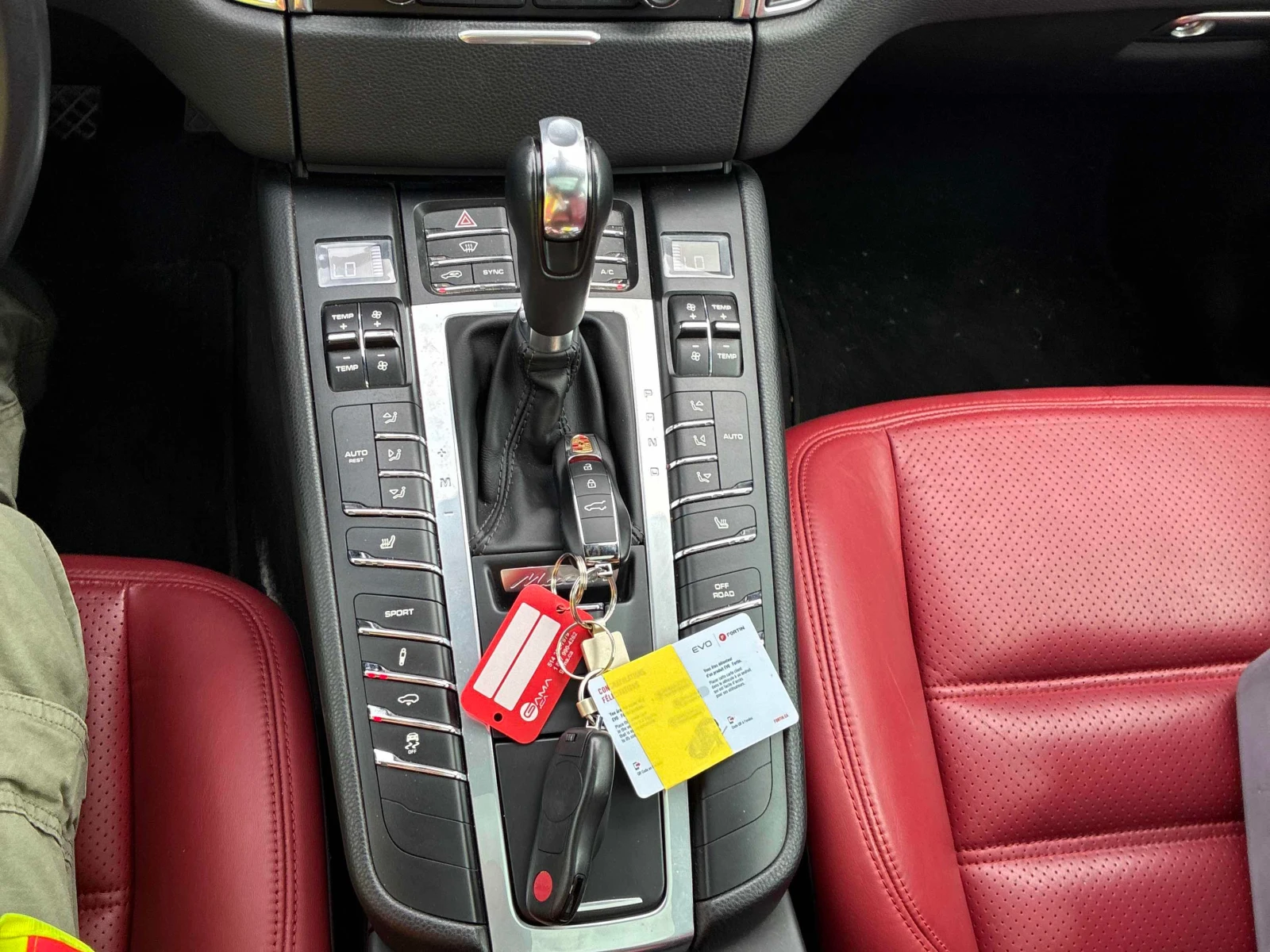Porsche Macan * GTS * CARFAX * ОПЦИЯ ЗА ФИНАНСИРАНЕ, снимка 12 - Автомобили и джипове - 56114123