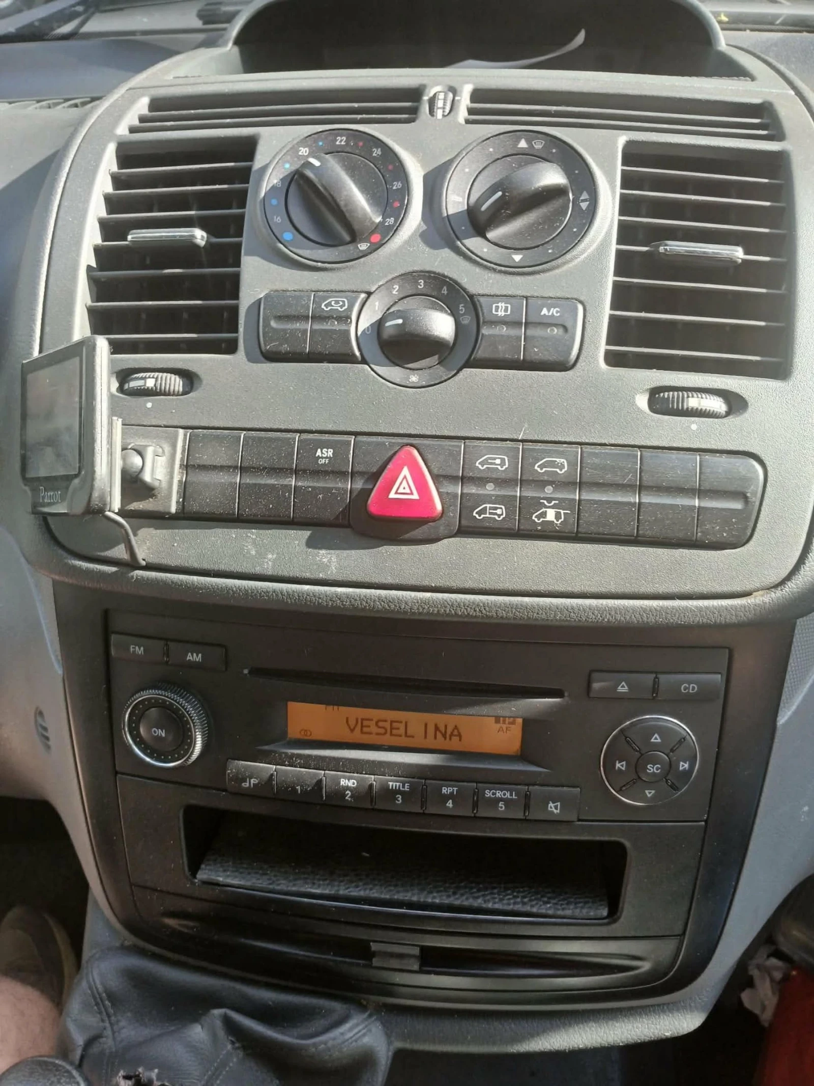 Mercedes-Benz Vito 109, снимка 9 - Бусове и автобуси - 54711724