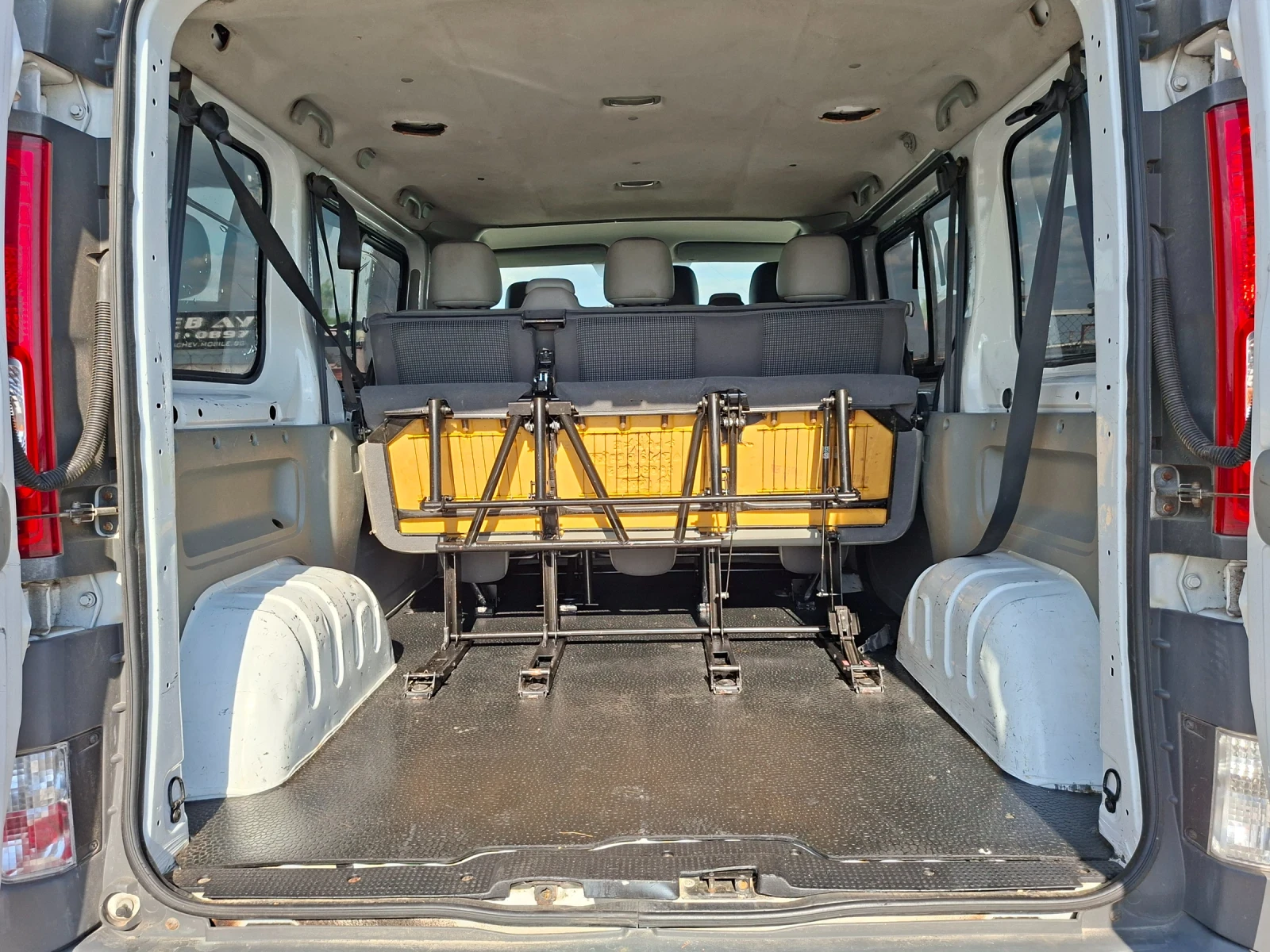Renault Trafic 2.0D-115кс/9места/193000км, снимка 16 - Бусове и автобуси - 55666250
