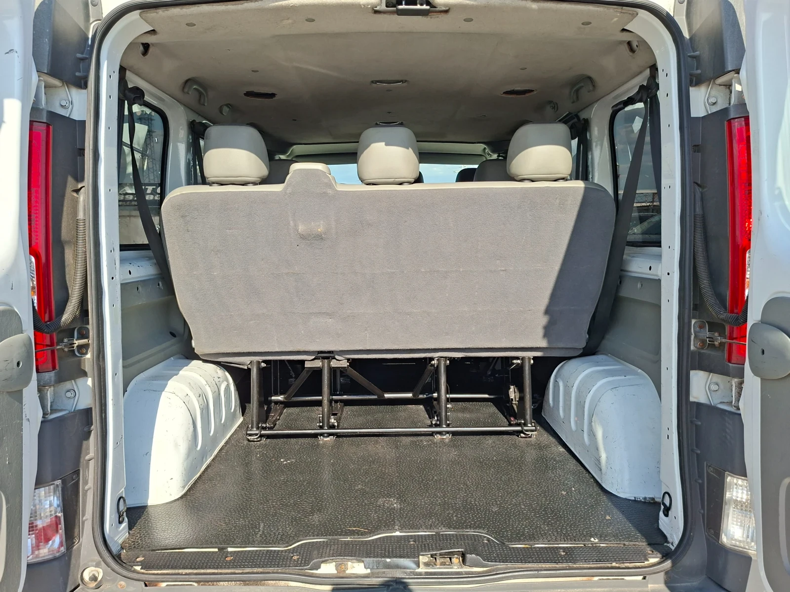 Renault Trafic 2.0D-115кс/9места/193000км, снимка 15 - Бусове и автобуси - 55666250