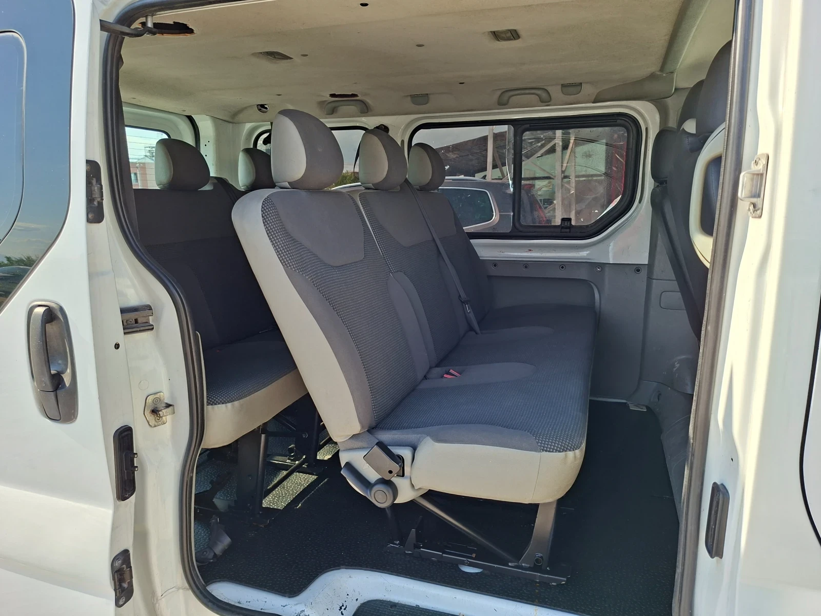 Renault Trafic 2.0D-115кс/9места/193000км, снимка 14 - Бусове и автобуси - 55666250